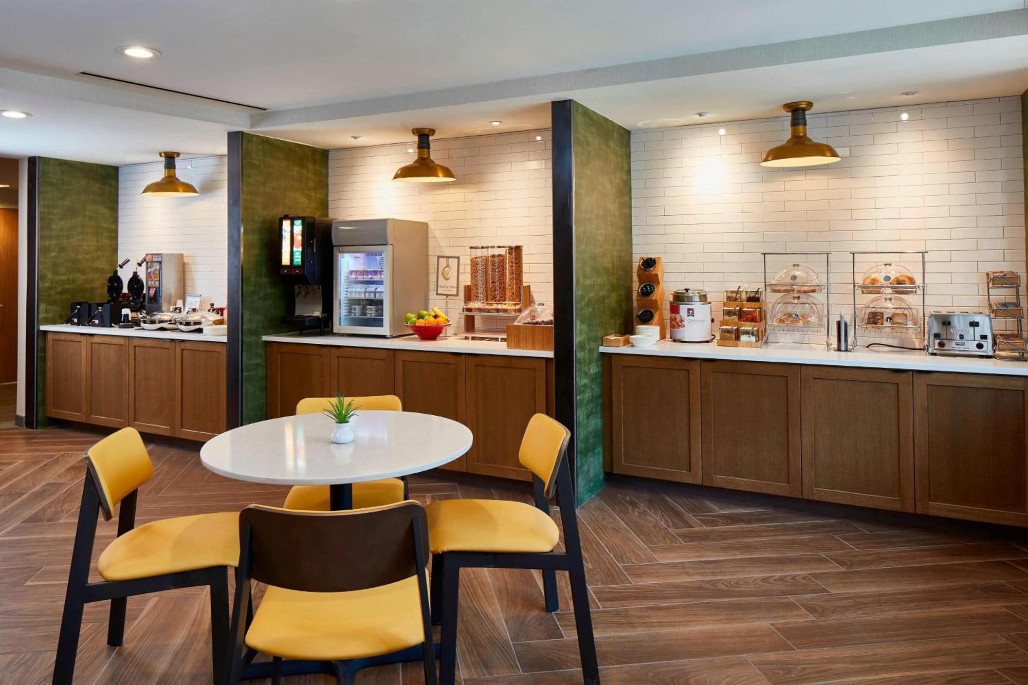 Fairfield Inn & Suites By Marriott Albany Airport Екстериор снимка