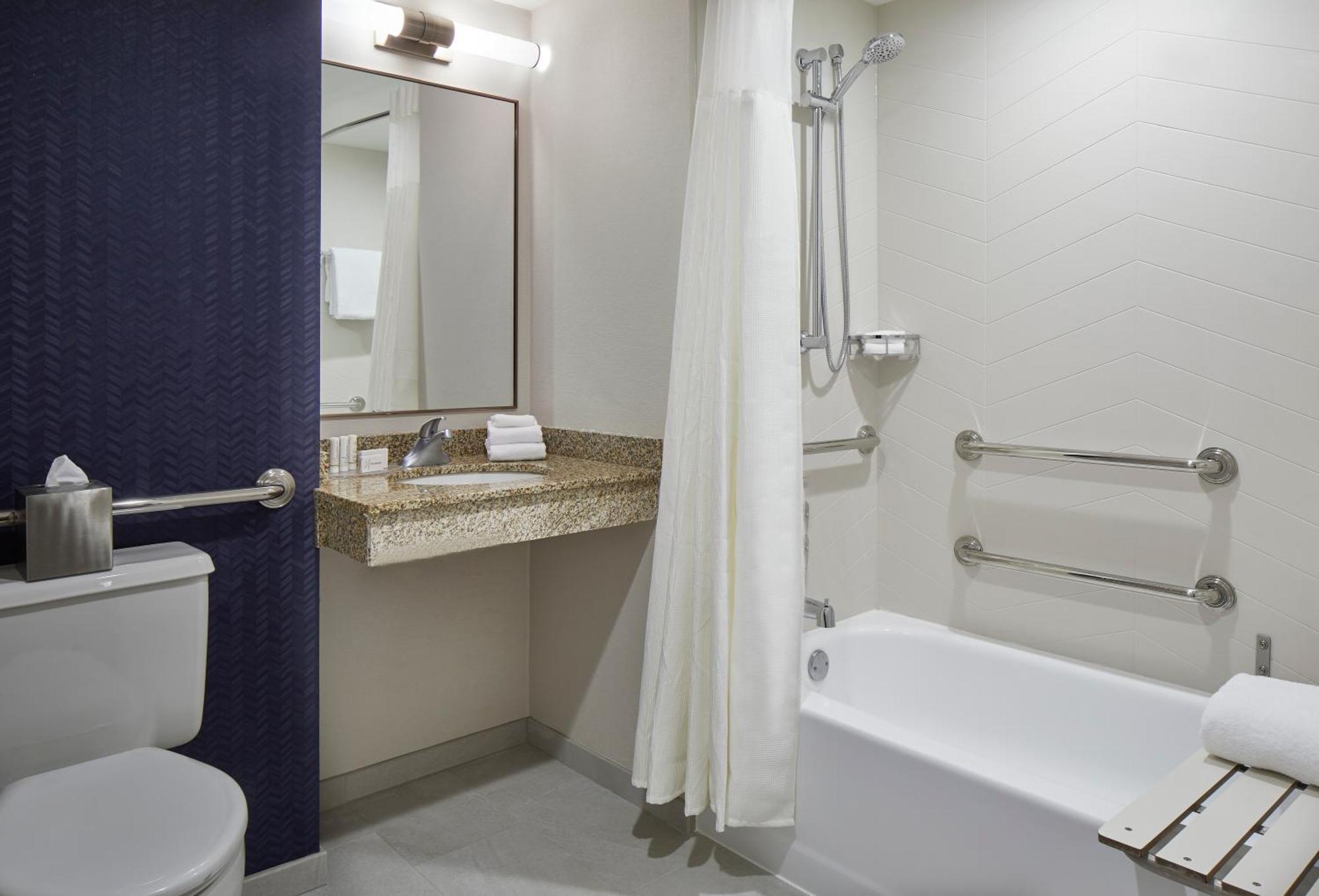 Fairfield Inn & Suites By Marriott Albany Airport Екстериор снимка