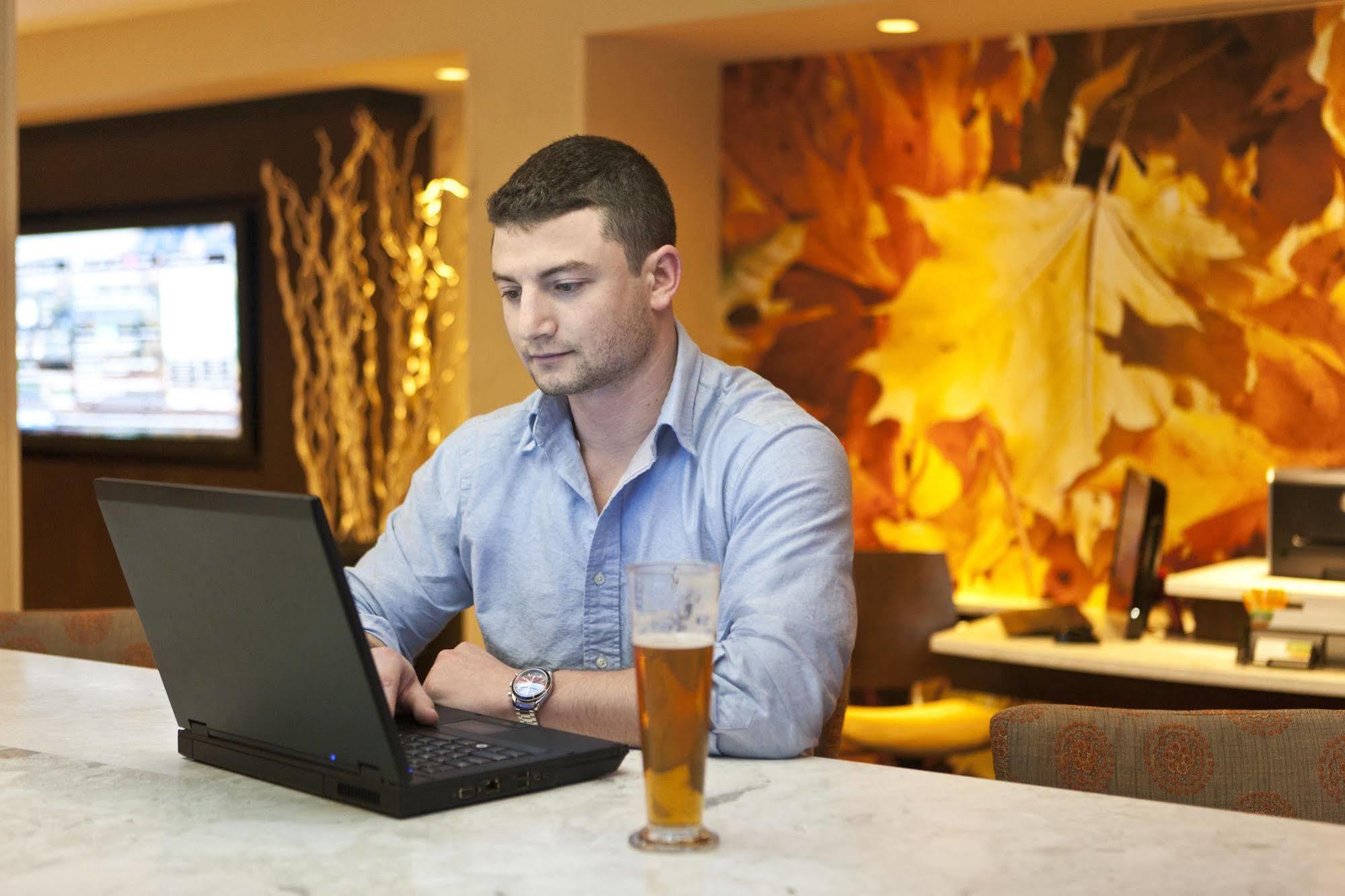 Fairfield Inn & Suites By Marriott Albany Airport Екстериор снимка